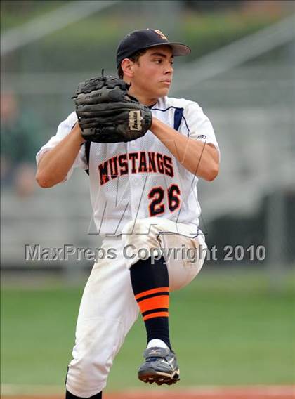 Thumbnail 2 in Sachse vs. Lee (Texas 5A Region II Playoffs) photogallery.