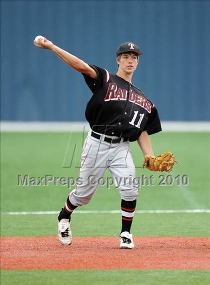 Thumbnail 1 in Sachse vs. Lee (Texas 5A Region II Playoffs) photogallery.