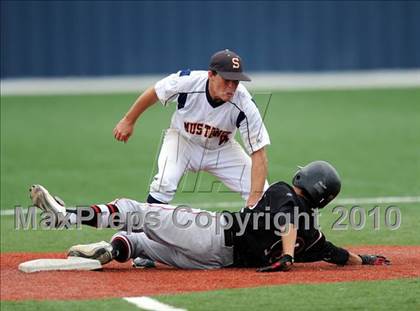 Thumbnail 2 in Sachse vs. Lee (Texas 5A Region II Playoffs) photogallery.