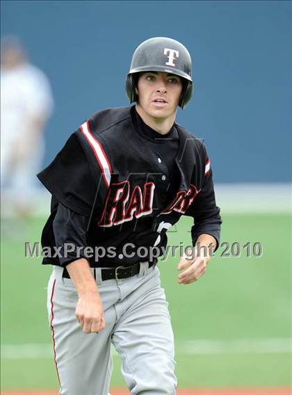 Thumbnail 2 in Sachse vs. Lee (Texas 5A Region II Playoffs) photogallery.