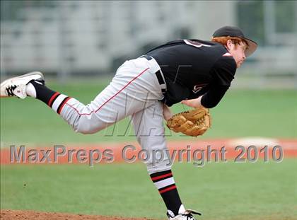 Thumbnail 3 in Sachse vs. Lee (Texas 5A Region II Playoffs) photogallery.