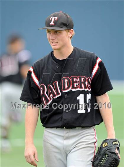 Thumbnail 2 in Sachse vs. Lee (Texas 5A Region II Playoffs) photogallery.
