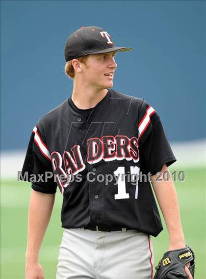 Thumbnail 2 in Sachse vs. Lee (Texas 5A Region II Playoffs) photogallery.