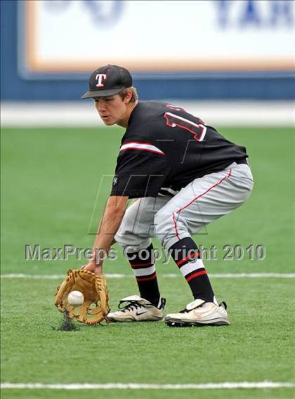 Thumbnail 2 in Sachse vs. Lee (Texas 5A Region II Playoffs) photogallery.