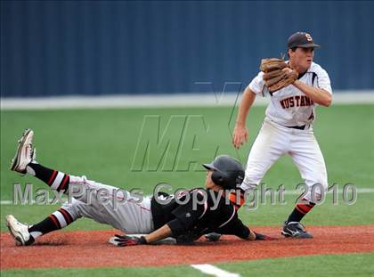 Thumbnail 3 in Sachse vs. Lee (Texas 5A Region II Playoffs) photogallery.