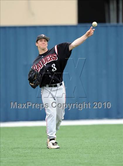Thumbnail 1 in Sachse vs. Lee (Texas 5A Region II Playoffs) photogallery.