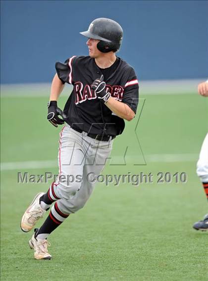 Thumbnail 1 in Sachse vs. Lee (Texas 5A Region II Playoffs) photogallery.