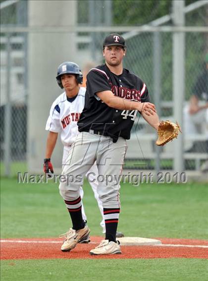 Thumbnail 1 in Sachse vs. Lee (Texas 5A Region II Playoffs) photogallery.