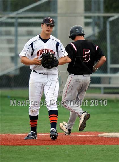 Thumbnail 2 in Sachse vs. Lee (Texas 5A Region II Playoffs) photogallery.