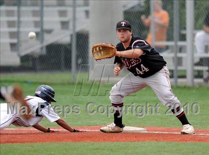 Thumbnail 3 in Sachse vs. Lee (Texas 5A Region II Playoffs) photogallery.