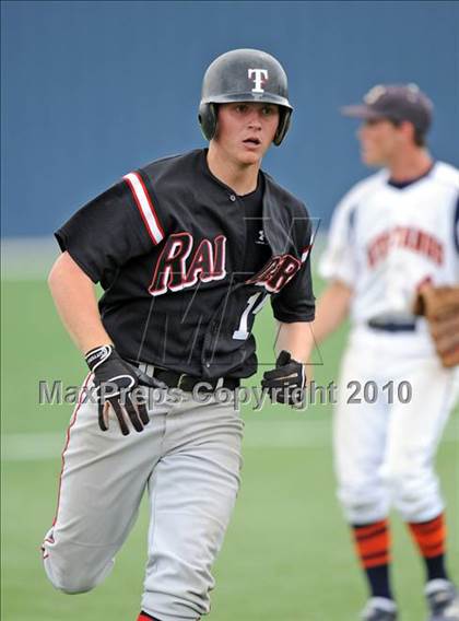 Thumbnail 2 in Sachse vs. Lee (Texas 5A Region II Playoffs) photogallery.