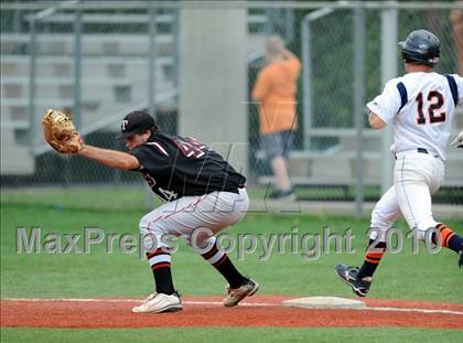 Thumbnail 2 in Sachse vs. Lee (Texas 5A Region II Playoffs) photogallery.