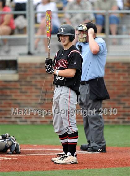 Thumbnail 2 in Sachse vs. Lee (Texas 5A Region II Playoffs) photogallery.