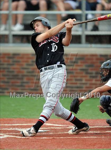 Thumbnail 2 in Sachse vs. Lee (Texas 5A Region II Playoffs) photogallery.