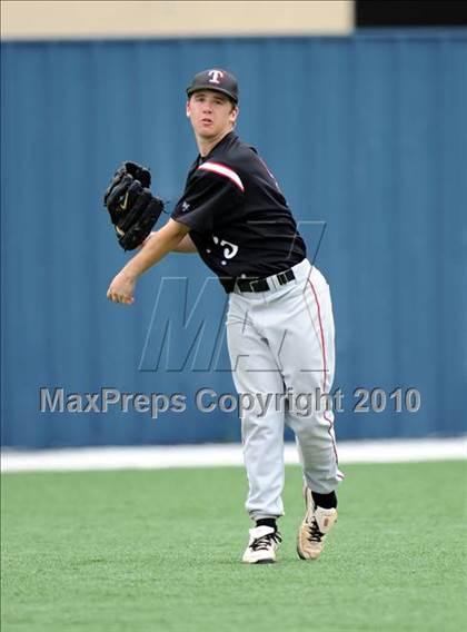 Thumbnail 2 in Sachse vs. Lee (Texas 5A Region II Playoffs) photogallery.