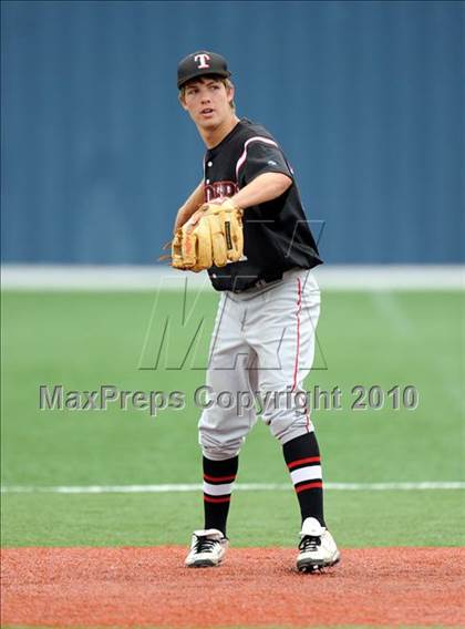 Thumbnail 2 in Sachse vs. Lee (Texas 5A Region II Playoffs) photogallery.