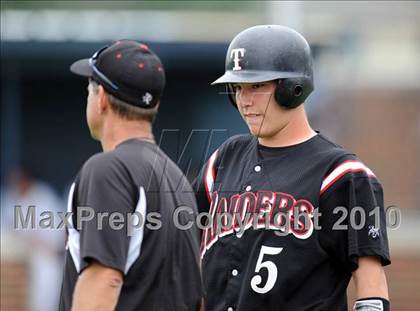 Thumbnail 1 in Sachse vs. Lee (Texas 5A Region II Playoffs) photogallery.