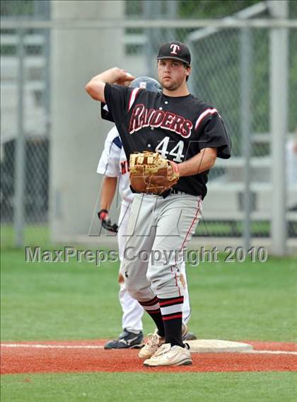 Thumbnail 2 in Sachse vs. Lee (Texas 5A Region II Playoffs) photogallery.