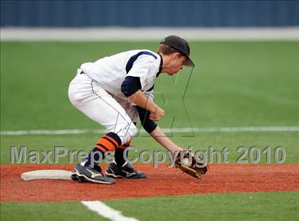 Thumbnail 1 in Sachse vs. Lee (Texas 5A Region II Playoffs) photogallery.