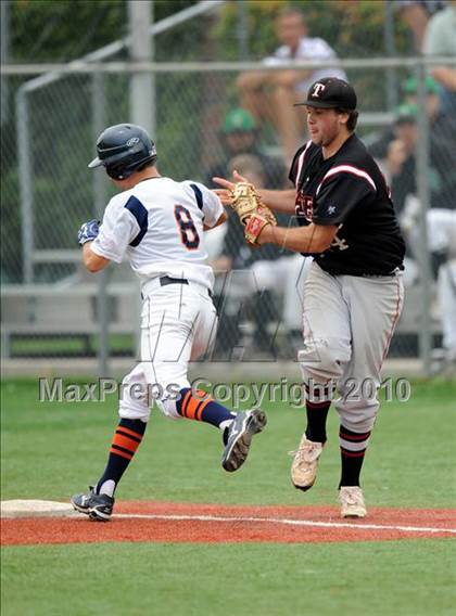 Thumbnail 2 in Sachse vs. Lee (Texas 5A Region II Playoffs) photogallery.