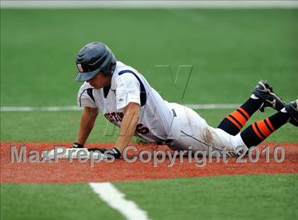 Thumbnail 2 in Sachse vs. Lee (Texas 5A Region II Playoffs) photogallery.