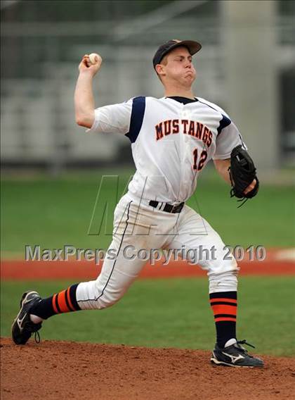 Thumbnail 1 in Sachse vs. Lee (Texas 5A Region II Playoffs) photogallery.