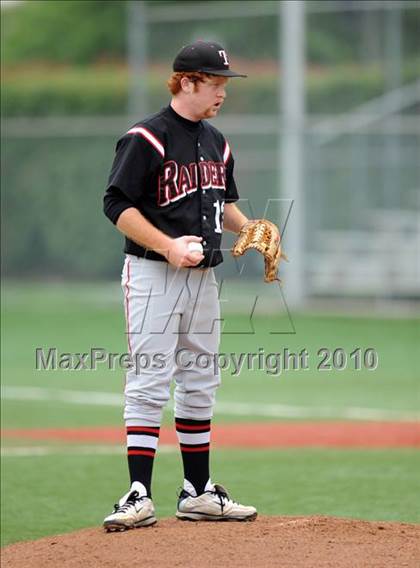 Thumbnail 3 in Sachse vs. Lee (Texas 5A Region II Playoffs) photogallery.