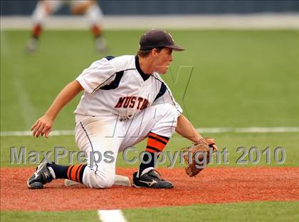 Thumbnail 3 in Sachse vs. Lee (Texas 5A Region II Playoffs) photogallery.