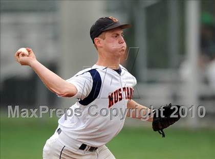 Thumbnail 3 in Sachse vs. Lee (Texas 5A Region II Playoffs) photogallery.