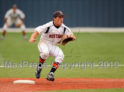 Thumbnail 1 in Sachse vs. Lee (Texas 5A Region II Playoffs) photogallery.