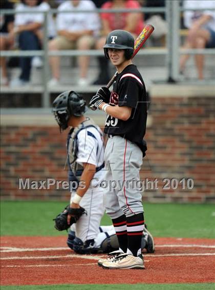 Thumbnail 3 in Sachse vs. Lee (Texas 5A Region II Playoffs) photogallery.
