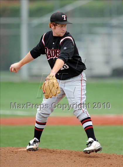 Thumbnail 1 in Sachse vs. Lee (Texas 5A Region II Playoffs) photogallery.