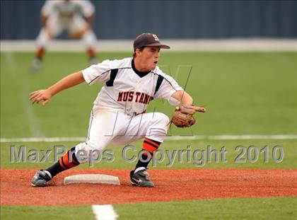 Thumbnail 2 in Sachse vs. Lee (Texas 5A Region II Playoffs) photogallery.
