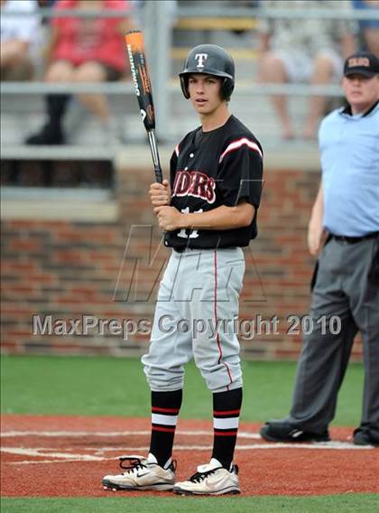 Thumbnail 3 in Sachse vs. Lee (Texas 5A Region II Playoffs) photogallery.