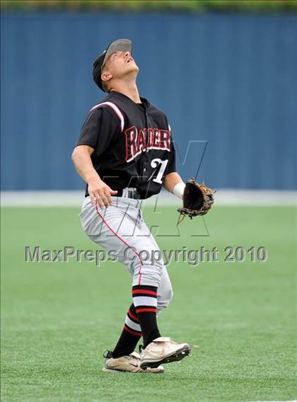 Thumbnail 2 in Sachse vs. Lee (Texas 5A Region II Playoffs) photogallery.