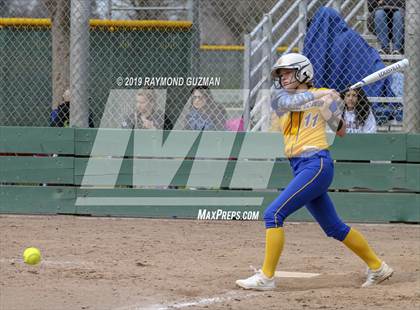 Thumbnail 2 in Riverdale vs. Exeter photogallery.