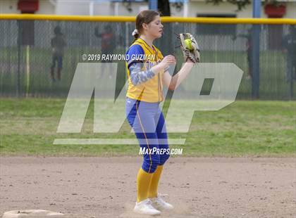 Thumbnail 3 in Riverdale vs. Exeter photogallery.