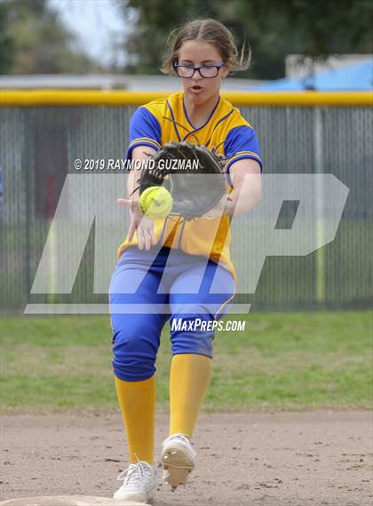 Thumbnail 2 in Riverdale vs. Exeter photogallery.