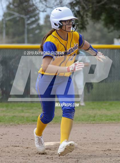 Thumbnail 3 in Riverdale vs. Exeter photogallery.