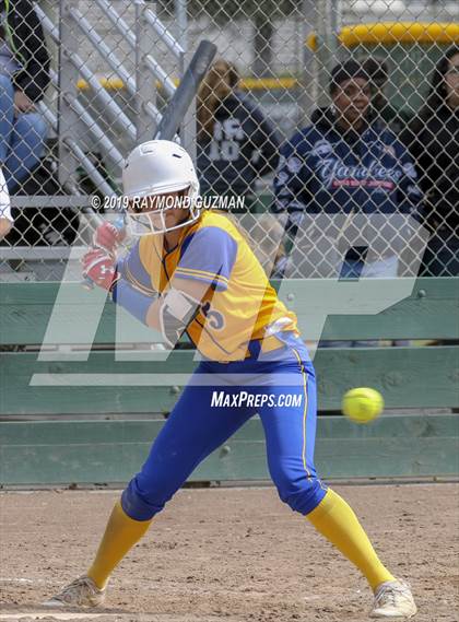 Thumbnail 3 in Riverdale vs. Exeter photogallery.