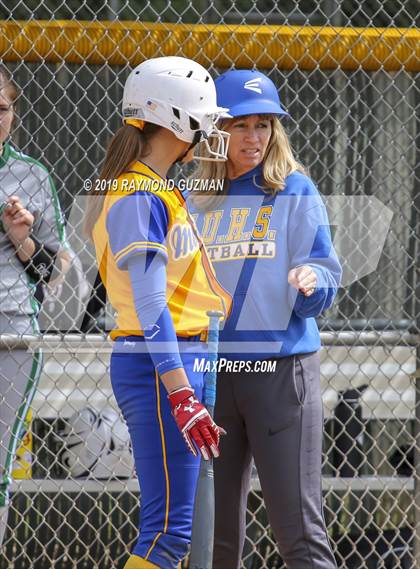 Thumbnail 2 in Riverdale vs. Exeter photogallery.