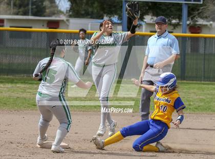 Thumbnail 2 in Riverdale vs. Exeter photogallery.