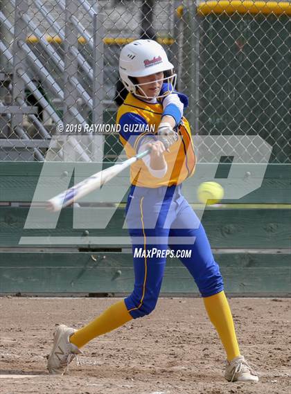 Thumbnail 3 in Riverdale vs. Exeter photogallery.