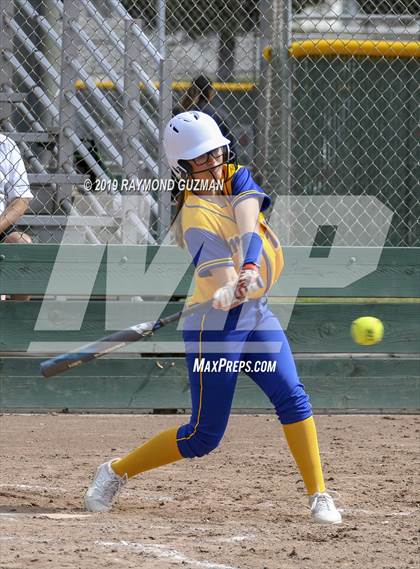 Thumbnail 2 in Riverdale vs. Exeter photogallery.