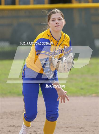 Thumbnail 2 in Riverdale vs. Exeter photogallery.