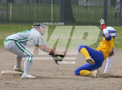 Thumbnail 3 in Riverdale vs. Exeter photogallery.