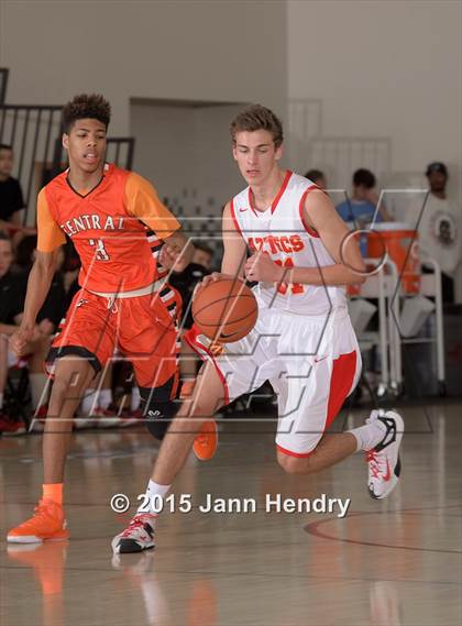Thumbnail 1 in Central @ Palm Desert (MaxPreps Holiday Classic) photogallery.