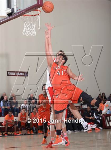 Thumbnail 1 in Central @ Palm Desert (MaxPreps Holiday Classic) photogallery.