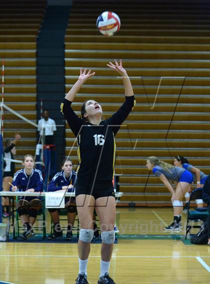 Thumbnail 2 in Mater Dei vs. El Dorado (Durango Fall Classic) photogallery.