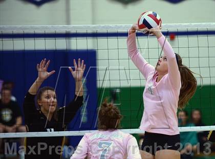 Thumbnail 2 in Mater Dei vs. El Dorado (Durango Fall Classic) photogallery.